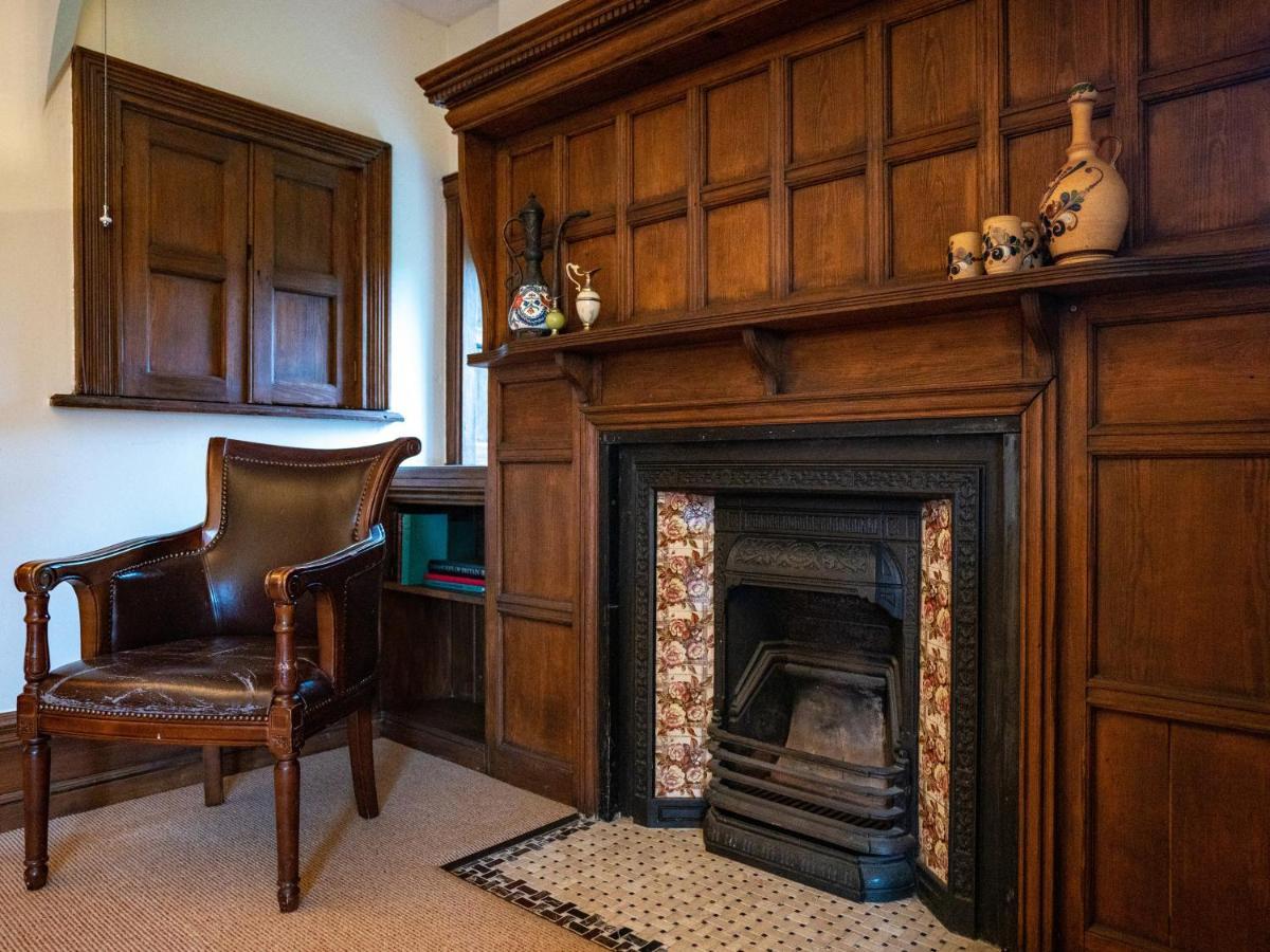 Berwick Lodge Алмондсбери Экстерьер фото